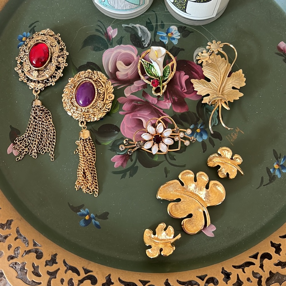 Vintage Jewelry 8 piece Lot